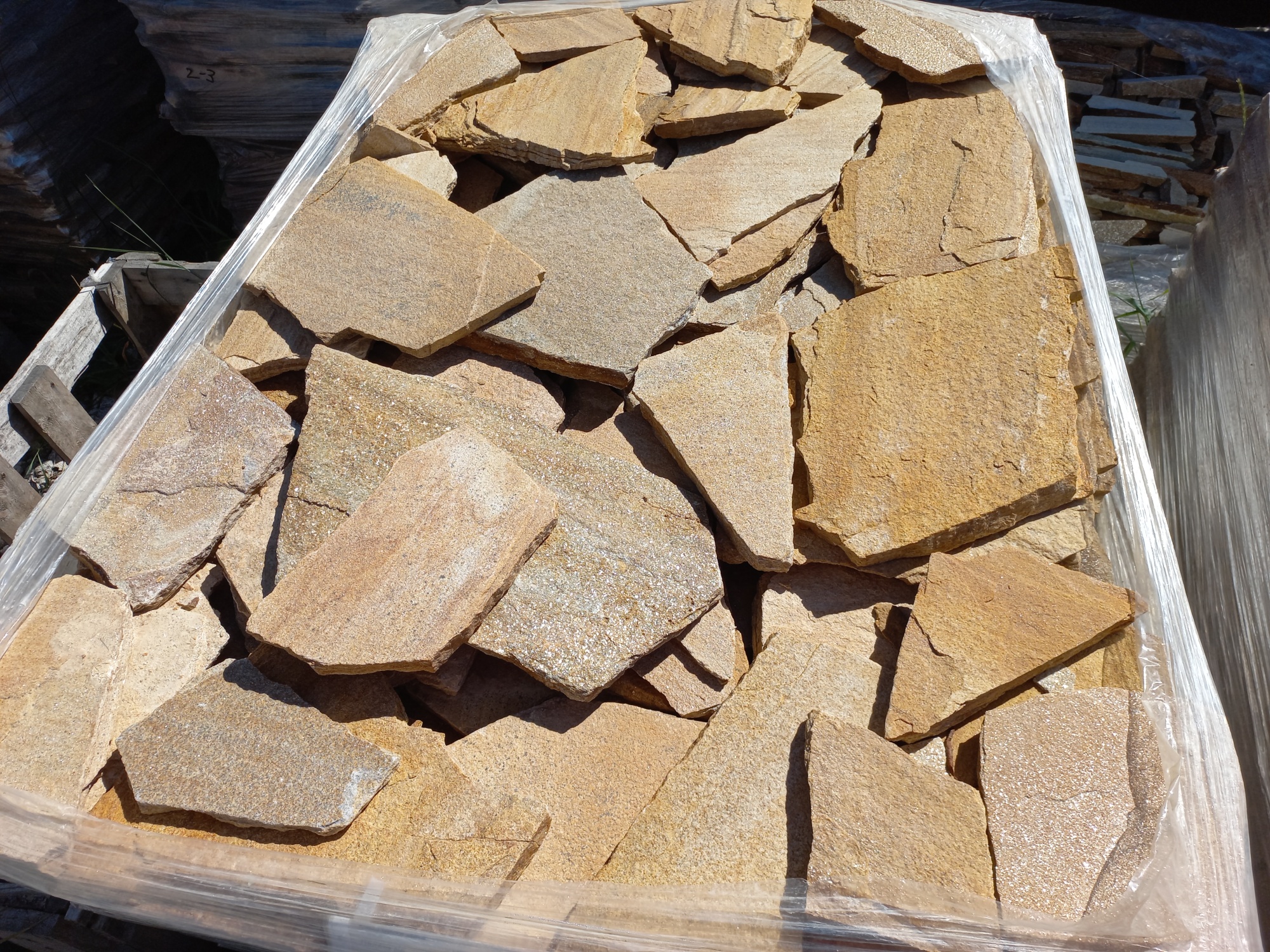 Плитняк златолит жёлтый золотистый для фасада 1,5-3см купить в Чердыни