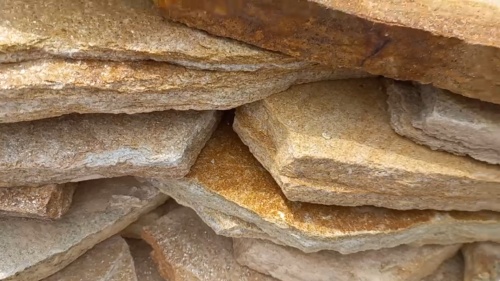 Плитняк златолит жёлтый золотистый для отмостки купить в Чердыни