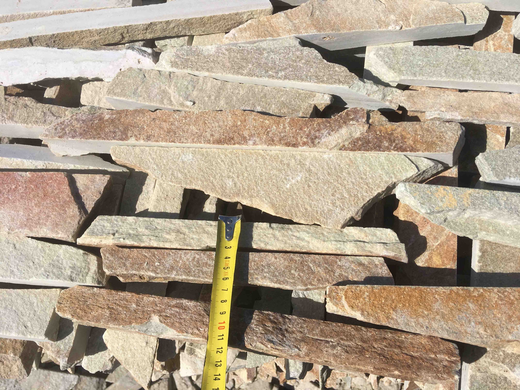 Горбушка златолит золотистый для облицовки купить в Чердыни