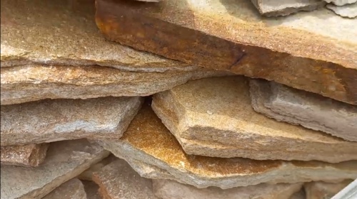 Плитняк златолит жёлтый золотистый для отмостки купить в Чердыни