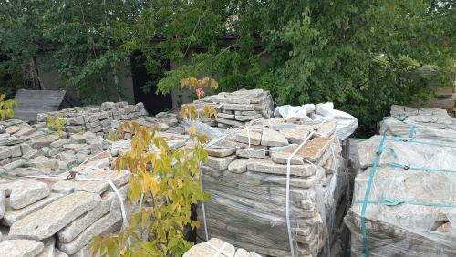 Плитняк галтованный гранитный для ландшафтного дизайна купить в Чердыни