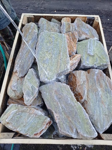 Златолит жёлтый, жёлто-зелёный глыбки и валуны для ланшафтного дизайна купить в Чердыни