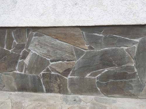 Плитняк златолит Уральский для цоколя, отмостки купить в Чердыни