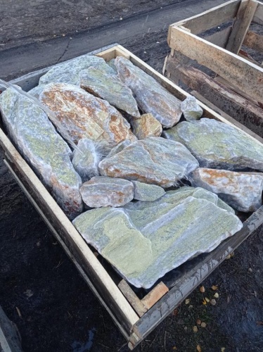 Златолит жёлтый, жёлто-зелёный глыбки и валуны для ланшафтного дизайна купить в Чердыни