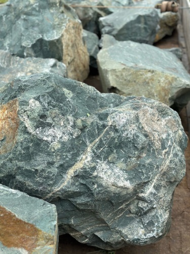 Камни для ландшафтного дизайна зелёные 10-60 килограмм купить в Чердыни