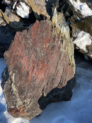 Ландшафтные глыбы красно-фиолетовые 200-1000 килограмм купить в Чердыни