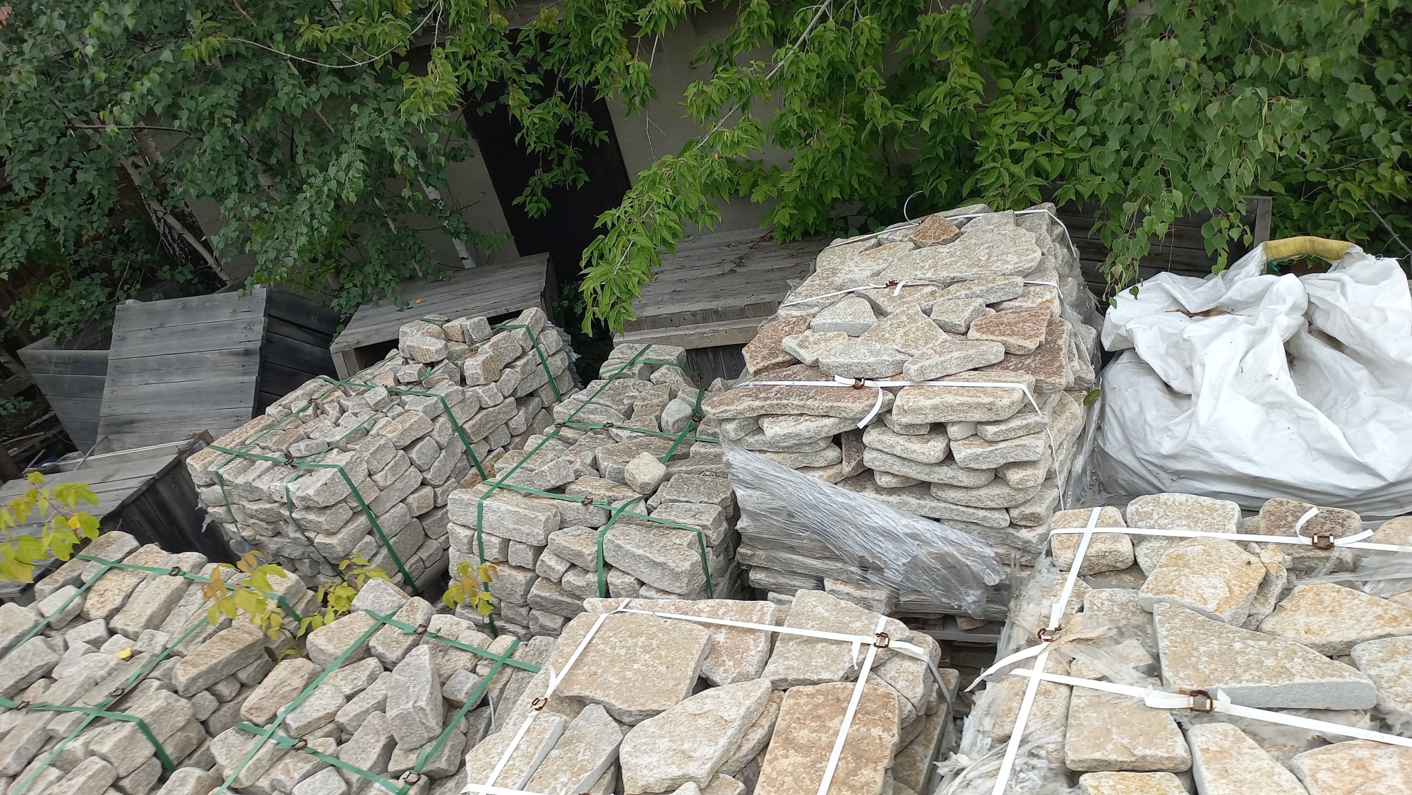 Плитняк гранитный галтованный купить в Чердыни