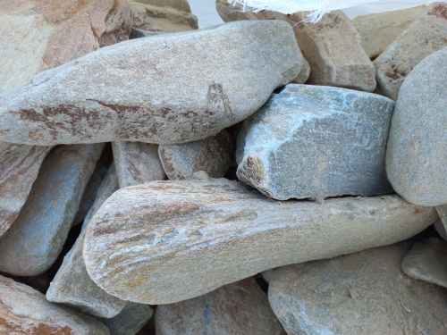 Златолит жёлтый, жёлто-зелёный глыбки и валуны для ланшафтного дизайна купить в Чердыни