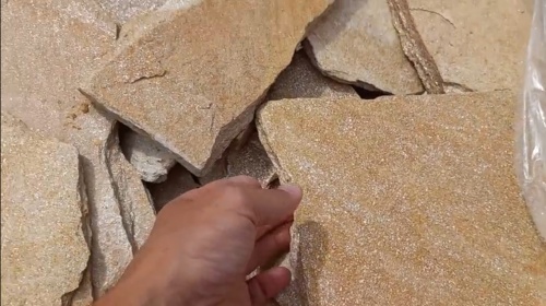 Плитняк златолит жёлтый золотистый для отмостки купить в Чердыни