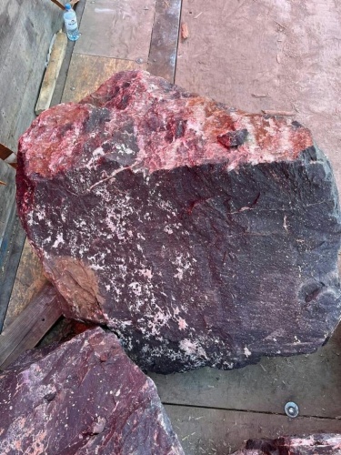 Камни для ландшафтного дизайна красно-фиолетовые 10-60 килограмм купить в Чердыни