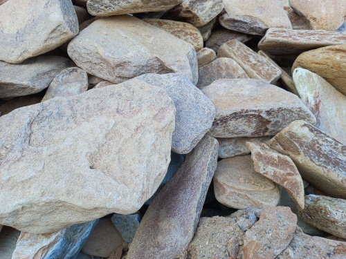 Златолит жёлтый, жёлто-зелёный глыбки и валуны для ланшафтного дизайна купить в Чердыни