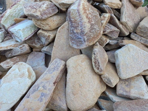 Златолит жёлтый, жёлто-зелёный глыбки и валуны для ланшафтного дизайна купить в Чердыни